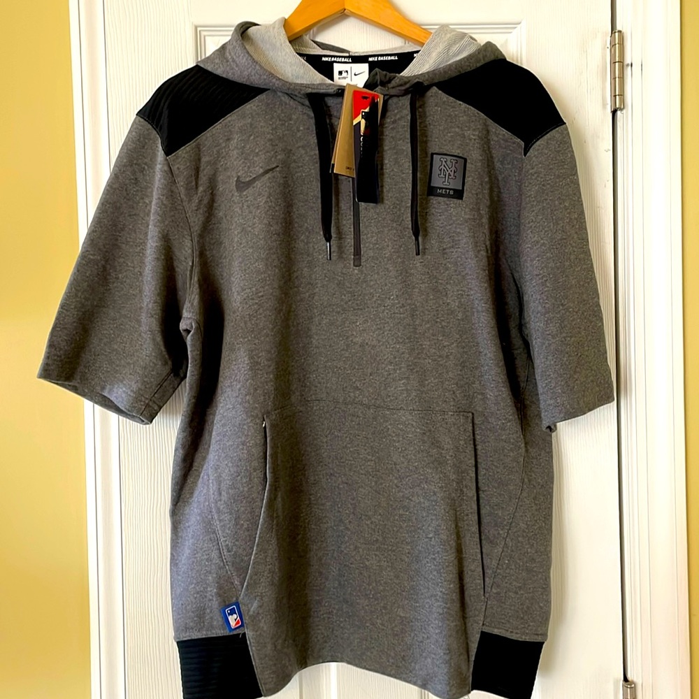 NWT!  Nike Black/dark grey short sleeved baseball sweatshirt. Men’s L.